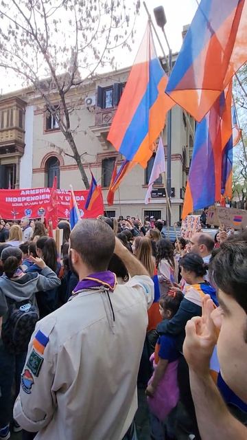 Marcha de la comunidad armenia en Buenos Aires contra ataques militares de Azerbaiyán смотреть онлайн