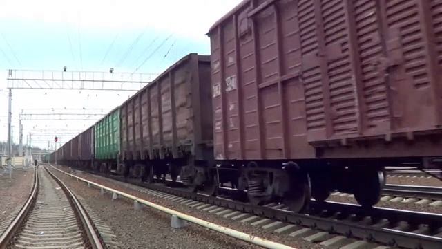 ВЛ11м-228 с грузовым поездом смотреть онлайн