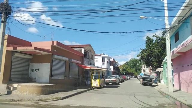 Exciting tour in Ensanche Bolívar, Santiago de los Caballeros, the DR. смотреть онлайн