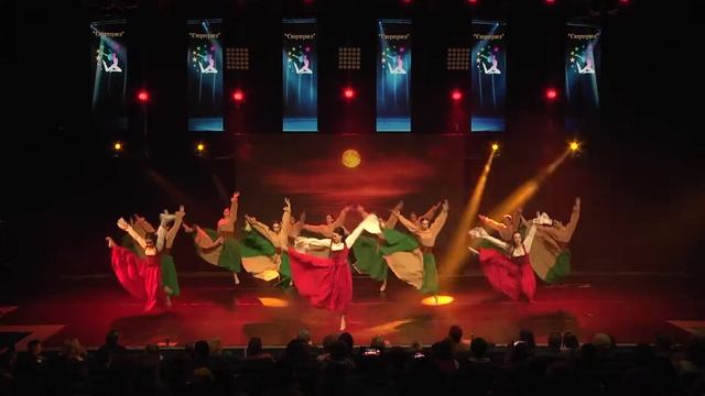 Народний ансамбль естрадного танцю 