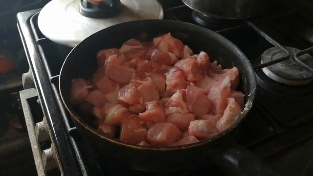 Готовим тушеную свинину с грибным порошком из дождевиков смотреть онлайн