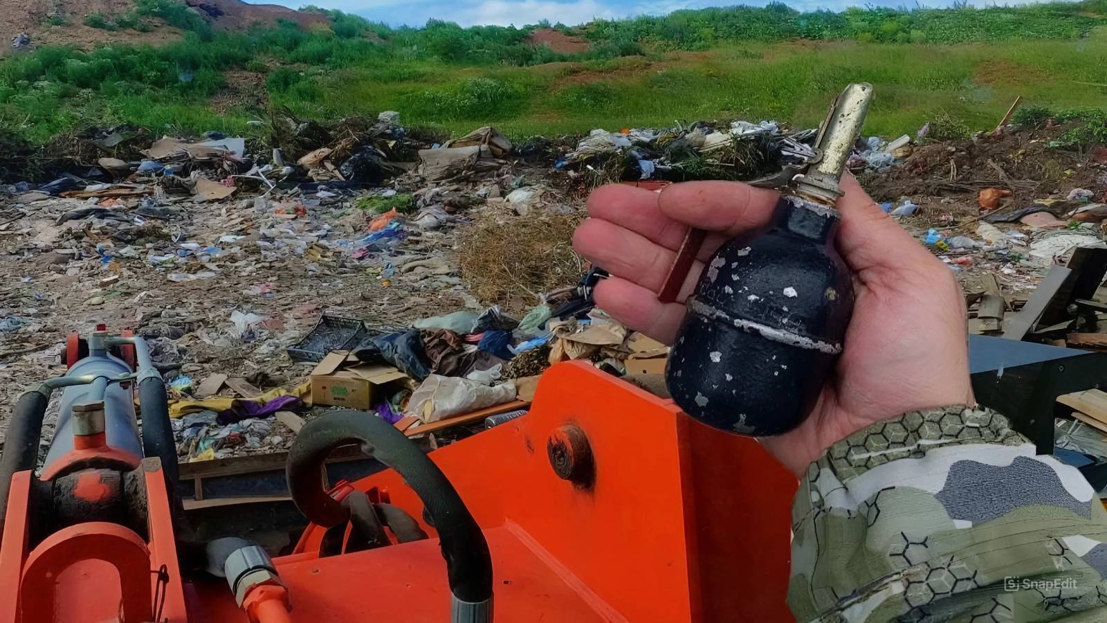 Шок на Свалке: Неожиданная находка ГРАНАТЫ смотреть онлайн