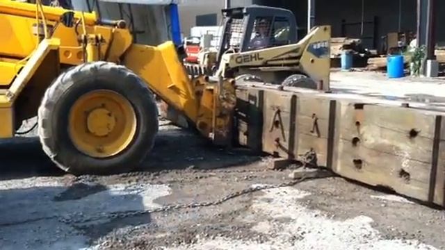 Seriously Stubborn Bolt Removal From Timber via 3 Forklifts смотреть онлайн