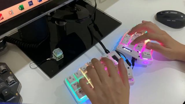 Corne RGB per key Typing with random xda pbt keycaps and lubed gateron yellow (3D print tented) смотреть онлайн