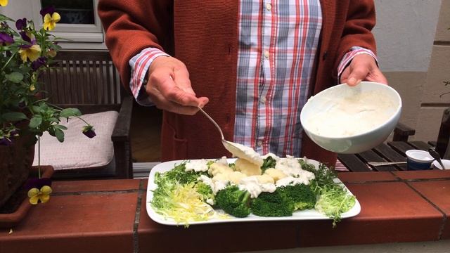 Gemüse mit Blue Cheese Dressing - Terrassenküche XXXX смотреть онлайн