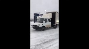 ДАЛЬНОБОЙ ЗИМОЙ, ТРУДНОСТИ ДАЛЬНОБОЙЩИКА ПРИКОЛЫ Зимние дороги ,  жизнь дальнобойщика приколы
