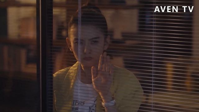 心機女嫉妒灰姑娘和霸道總裁同居，生氣要把她趕走，不料霸道總裁直接把她扔出去！ смотреть онлайн