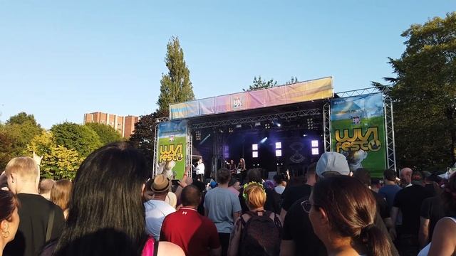 Come With Us To A Free Rock Music Festival! смотреть онлайн