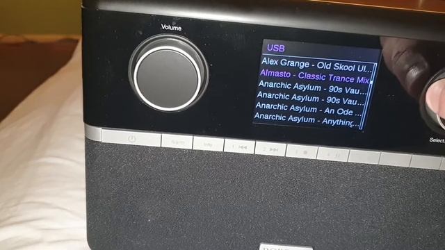 Quick Demo Of Stereo Roberts Stream 94i DAB+ FM RDS Bluetooth Internet Radio portable speaker on US смотреть онлайн
