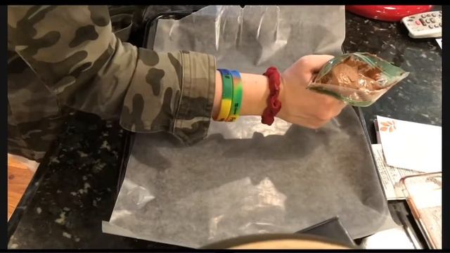 Amateur Baker Attempts to Make Macarons: Part Two смотреть онлайн