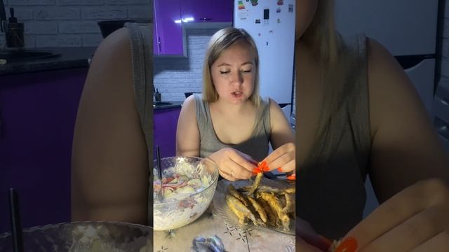 МУКБАНГ- ЖАРЕНАЯ МОЙВА ЛЮБИМАЯ🤣 смотреть онлайн