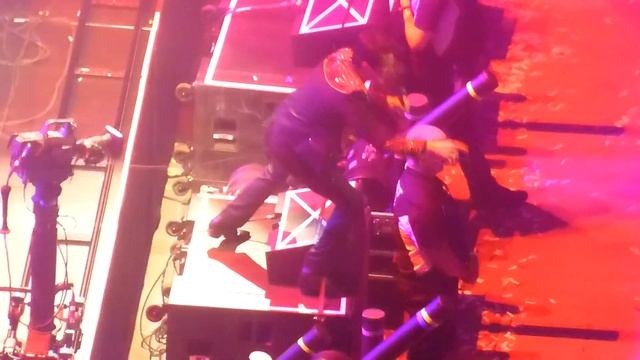 The Killers " Somebody Told Me " Live 8/26/2023 T-Mobile Arena Las Vegas смотреть онлайн