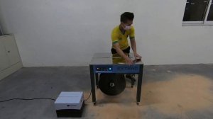 Стреппинг машина EXS-303 с открытым столом полуавтоматическая