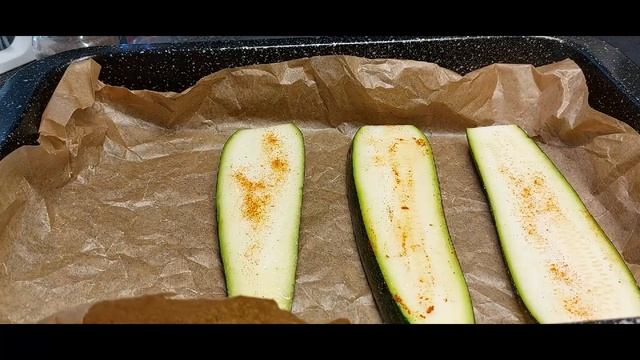 Кабачкові стейки з курячим філе та грибами. смотреть онлайн