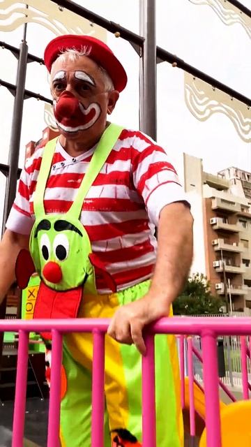 PAYASO CORNETA - EN LA PLAZA 21 | ACTUANDOFILMS смотреть онлайн