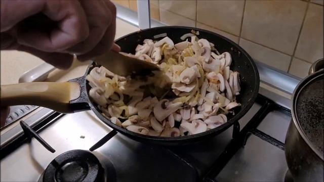 Утка фаршированная гречкой с грибами
