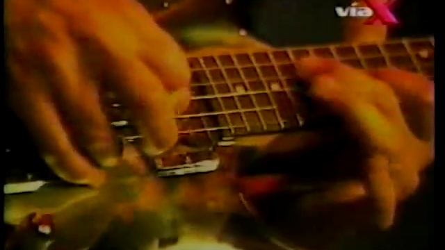 Joe Satriani - "Surfing With The Alien" & crowd conversation (Live in Santiago) смотреть онлайн