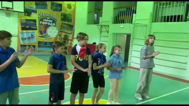 Лето с "медведями" в детском лагере смотреть онлайн