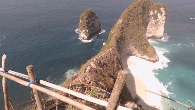 NUSA PENIDA 🏖️ THE BEST BEACH IN BALI смотреть онлайн