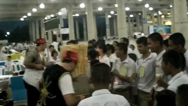 Turk Abi - S03 - Sponsor at the event with 1 mio children - Change The World - BKK Dec 2010 смотреть онлайн