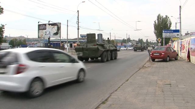 В РАЙОНЕ АВТОВОКЗАЛА ПЕРЕДВИГАЮТСЯ  БТРы