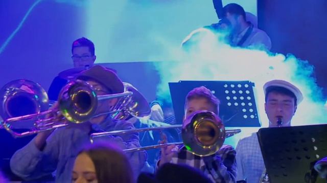 Brass Band ZT Vižinada - Gonna Fly Now смотреть онлайн