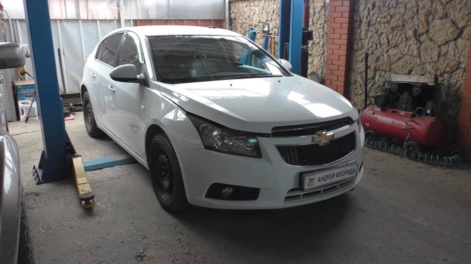 Замена теплообменника двигателя на Chevrolet Cruze 1,8 Шевроле Круз 2012 года 1часть смотреть онлайн