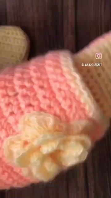 Вязаные тапочки крючком #crochet #handmade #crochetslippers #diy #knitting #knittingslippers смотреть онлайн