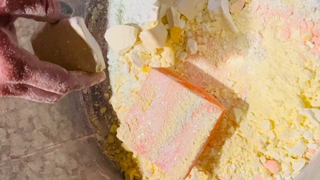 3 Different Gym Chalks Dyed Neon Colors And Glitter #asmr #sleep #crunchy #asmrcommunity  🟧🟨🟩🦋💗