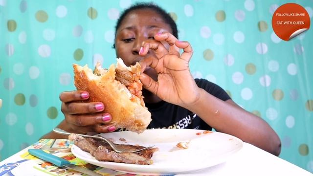 ASMR BBQ BREAD AND CHICKEN MUKBANG /EATING CHICKEN SANDWICHES смотреть онлайн