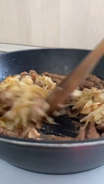 Просто, хотя и немного долго, но это блюдо того стоит! #вкусно #еда #рецепты #готовим #бефстроганов смотреть онлайн