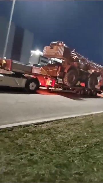 40 тонн на заехало на тралл. Автокран который не любит ездить сам смотреть онлайн