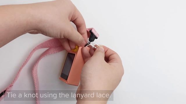 A Glance on How to Tie A Lanyard on myFirst Camera 2 смотреть онлайн