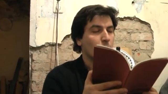 Свои стихи читает Илья Оганжанов смотреть онлайн