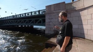 РЫБАЛКА НА НЕВЕ. ОКУНЬ СУДАК. СТРИТФИШИНГ В ЦЕНТРЕ САНКТ-ПЕТЕРБУРГА