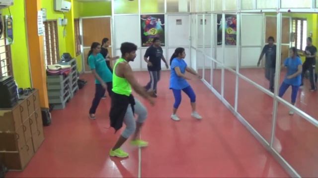 Zumba Routine Workout Fitness - Inna Cola Song Feat-J Balvin смотреть онлайн