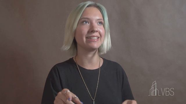 В якому віці у вас був перший поцілунок? - Питаннячко #2 | VBS Media смотреть онлайн