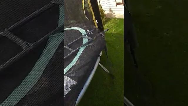 саранча напала на мой батут! смотреть онлайн