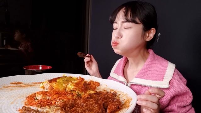 돈까스 정식 먹방! 등심 돈까스에 치킨까스 생선까스 오므라이스 쫄면까지 먹방 리얼사운드 | PORK CUTLET | MUKBANG | EATING SHOW | ASMR смотреть онлайн