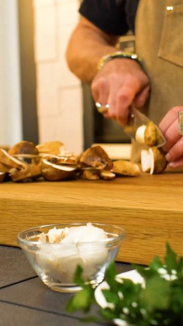 Scaloppine Di Vitello Con Funghi Porcini - Chef Deg - #shorts
