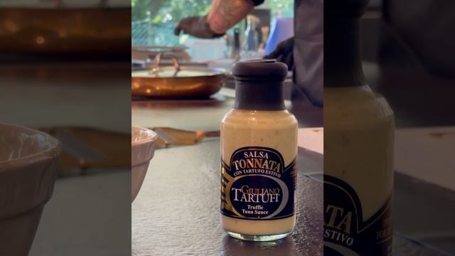 VITELLO IN SALSA TONNATA CON TARTUFO ESTIVO - IN CUCINA CON GIULIANO смотреть онлайн