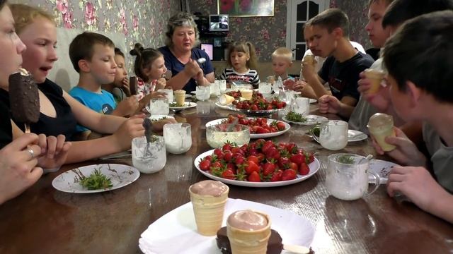 мукбанг клубника