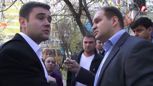 Кишиневцы отстаивают свои права не словами, а кровью. смотреть онлайн