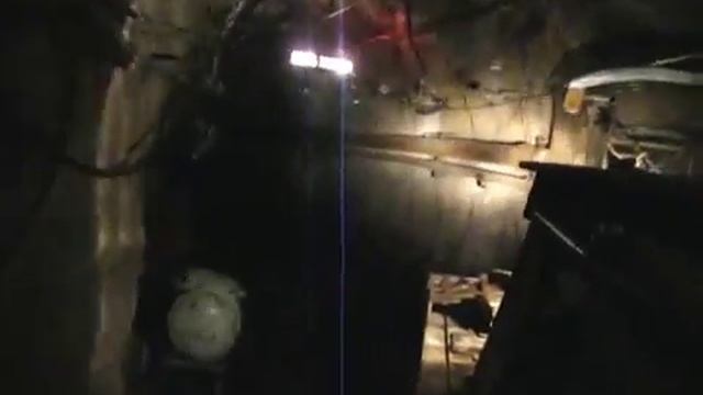 Едем на электровозе в урановой шахте смотреть онлайн