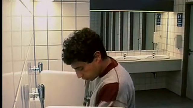 Kid is Too Short for Urinal смотреть онлайн