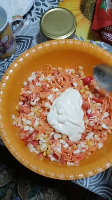 Салат с корейской морковью и крабовыми палочками #салатскрабовымипалочками #морковьпокорейски смотреть онлайн