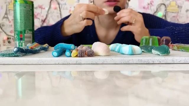 Қазақша ASMR (синие и фиолетовые мармеладки) ASMR CANDY , MARMALADS EATING