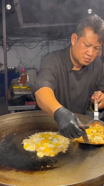 How to Make Pan Fried Oyster Omelette | Thai Street Food #shorts смотреть онлайн