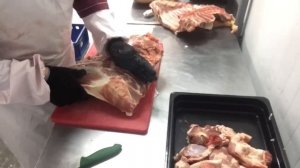 Как выбрать шею на шашлык в майские праздники #стейк #говядина #butcher #мясо #свинина #шашлык