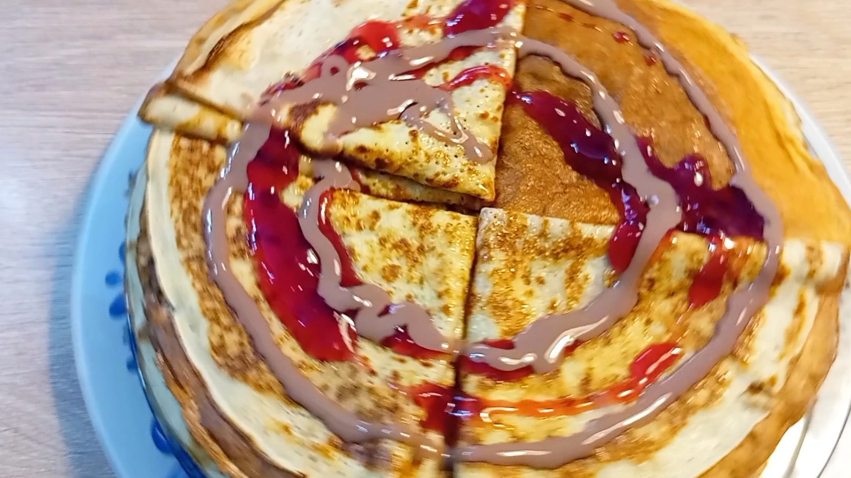 Блины с шоколадной сгущенкой и джемом🥞🥞🥞! Сосиски в виде сердец с яйцом🍳🍳🍳! Завтрак для семьи! смотреть онлайн